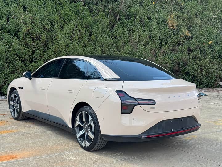 Фото 9 - XPeng Mona M03