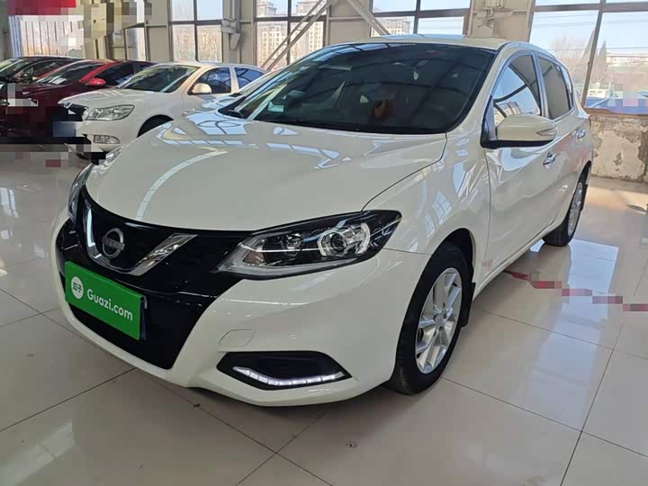 Фото 2 - Nissan Tiida