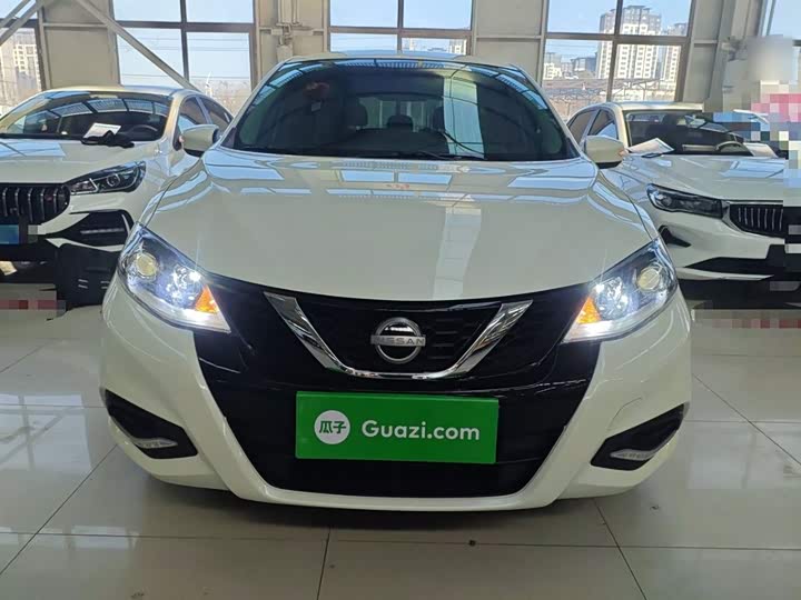 Фото 3 - Nissan Tiida