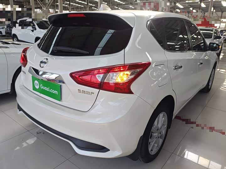 Фото 7 - Nissan Tiida