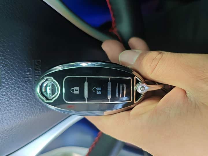 Фото 9 - Nissan Tiida