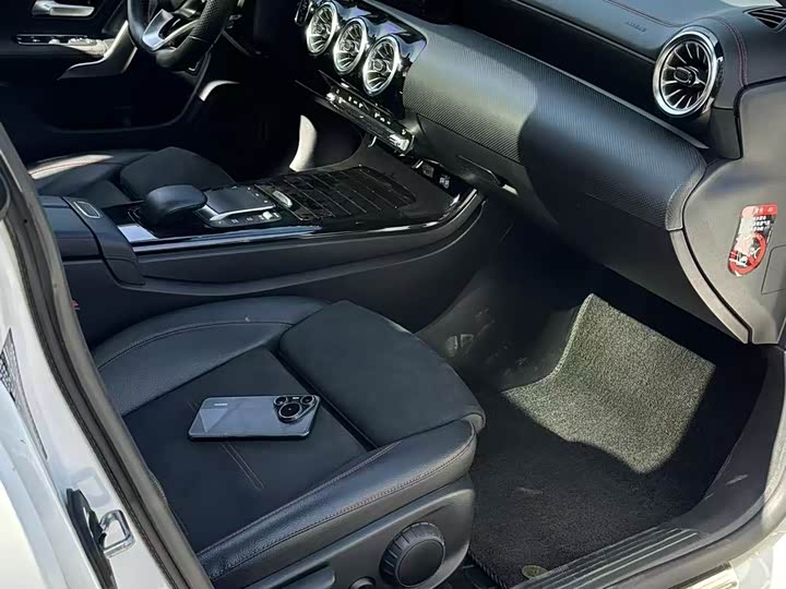 Фото 9 - Mercedes-Benz CLA-Class