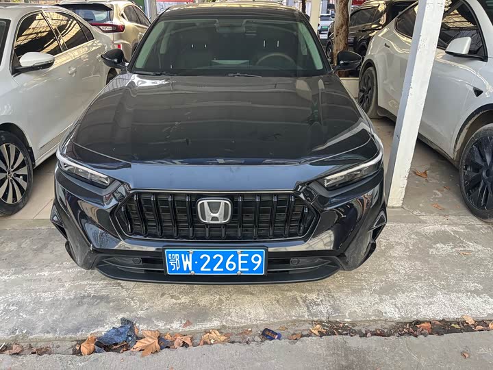 Фото 2 - Honda Inspire