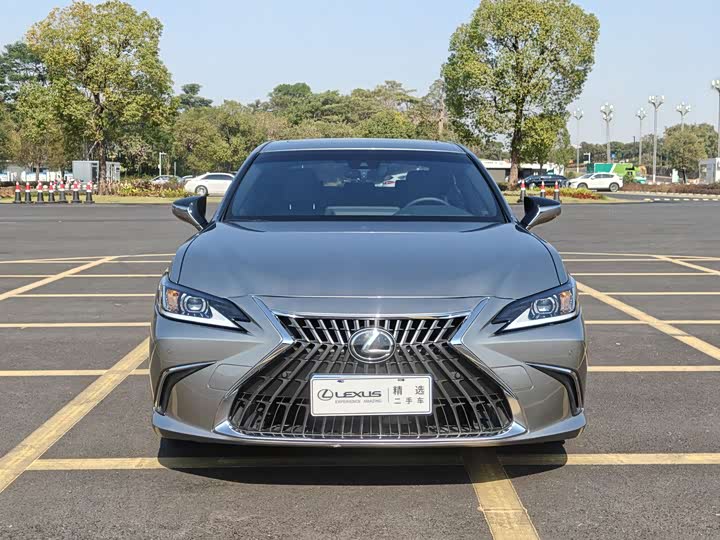 Фото 2 - Lexus ES