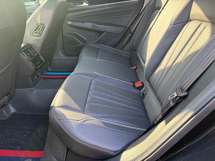 Фото 7 - Volkswagen Passat