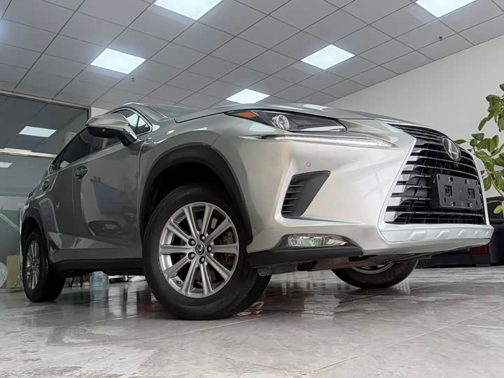 Фото 3 - Lexus NX