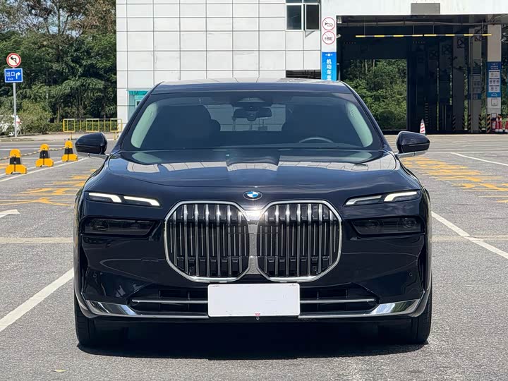 Фото 2 - BMW 7 Series