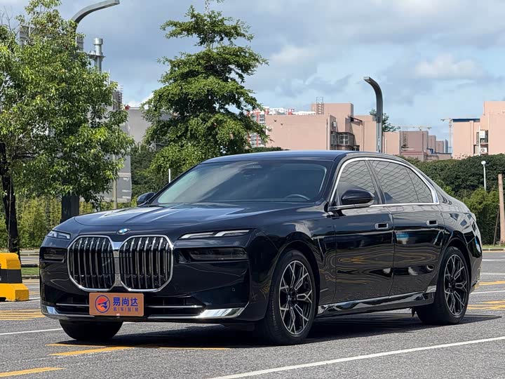 Фото 3 - BMW 7 Series
