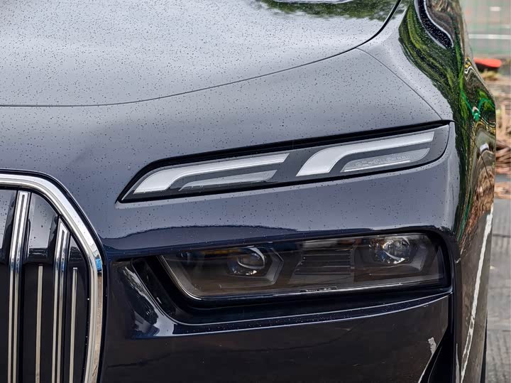 Фото 8 - BMW 7 Series