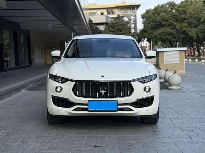 Фото 2 - Maserati Levante