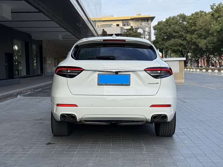 Фото 3 - Maserati Levante
