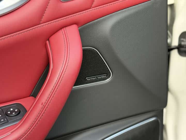 Фото 4 - Maserati Levante