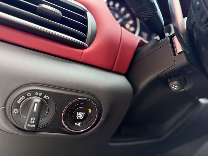 Фото 7 - Maserati Levante