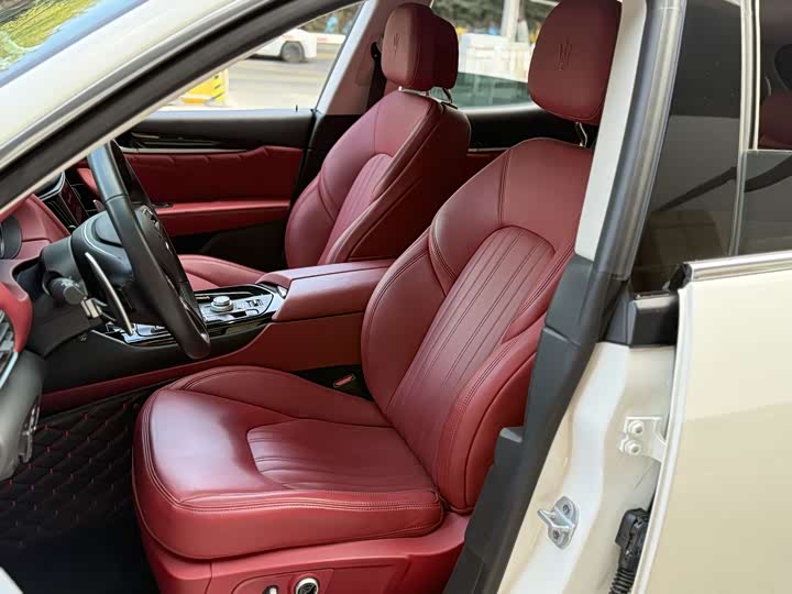 Фото 9 - Maserati Levante