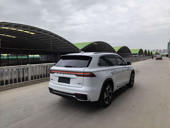 Фото 6 - Geely Monjaro