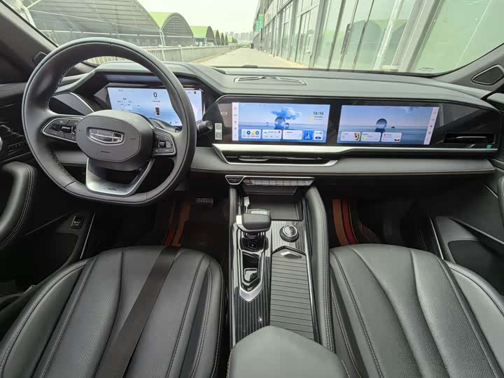 Фото 9 - Geely Monjaro