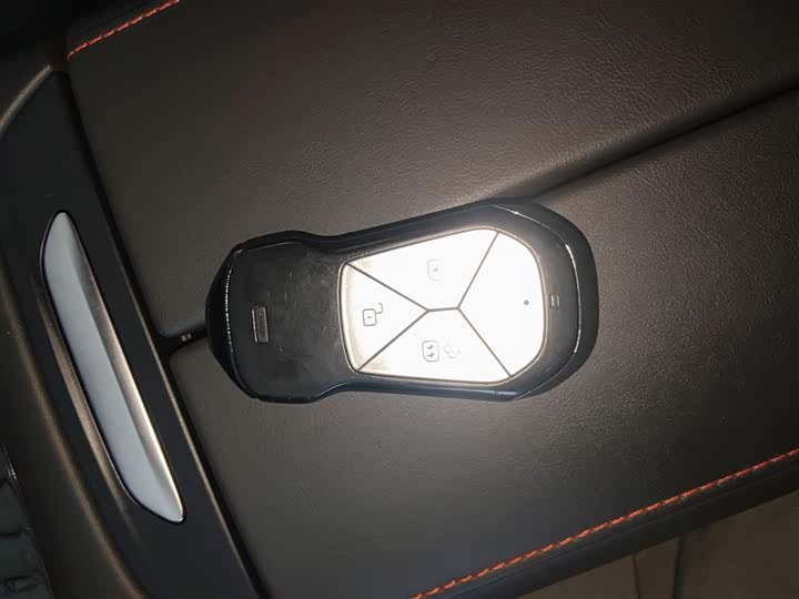 Фото 9 - XPeng P7