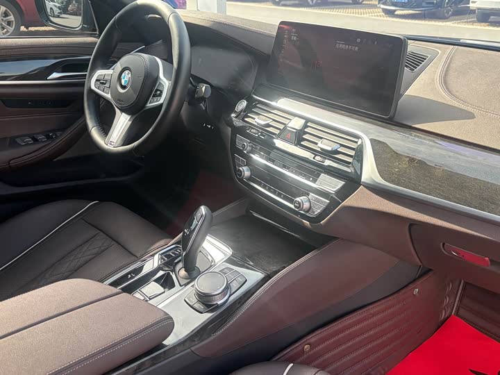 Фото 9 - BMW 5 Series