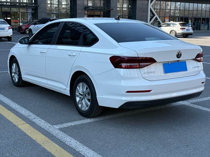 Фото 5 - Volkswagen Lavida