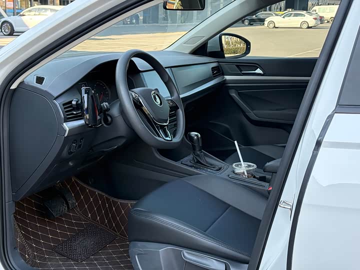 Фото 8 - Volkswagen Lavida