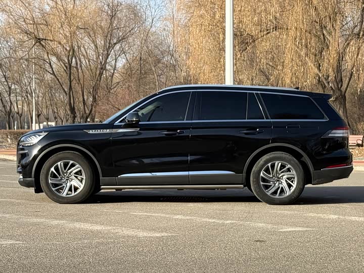 Фото 4 - Lincoln Aviator