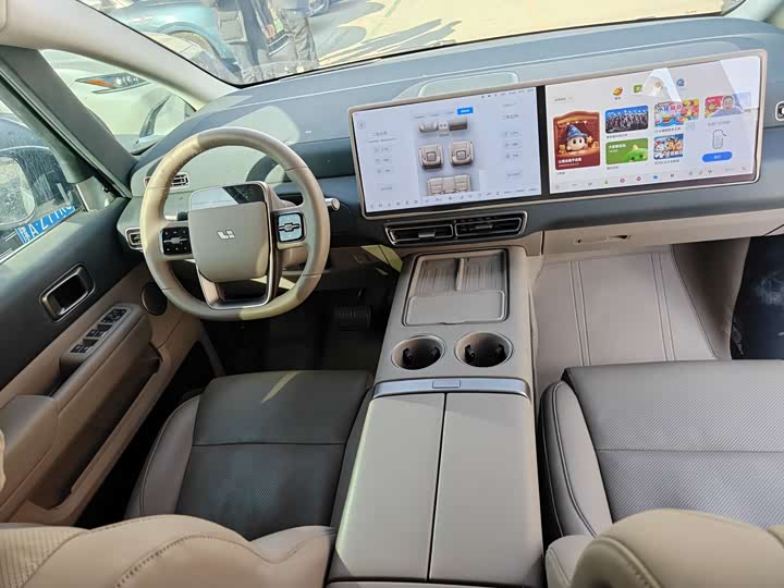 Фото 2 - LiXiang Mega