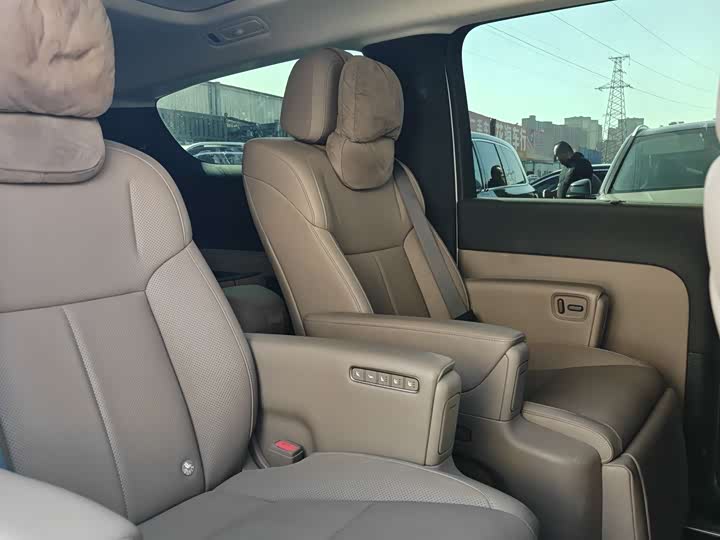 Фото 4 - LiXiang Mega