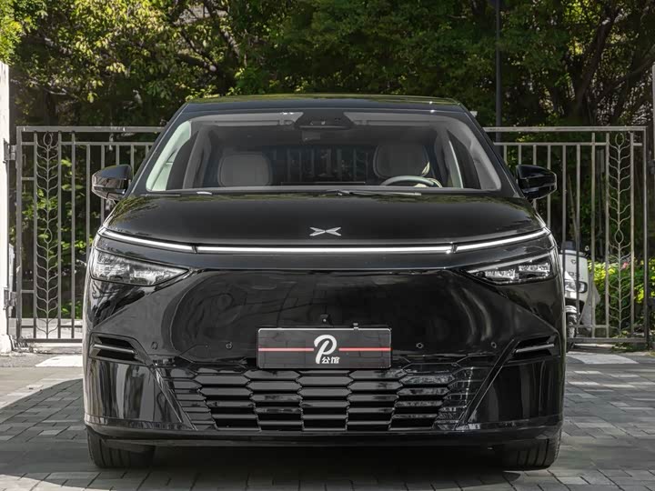 Фото 2 - XPeng X9