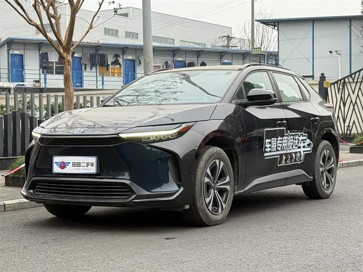 Фото 1 - Toyota bZ4X