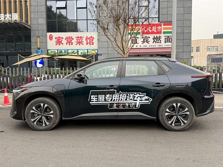 Фото 3 - Toyota bZ4X