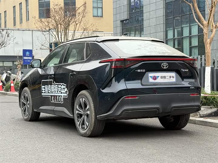 Фото 4 - Toyota bZ4X