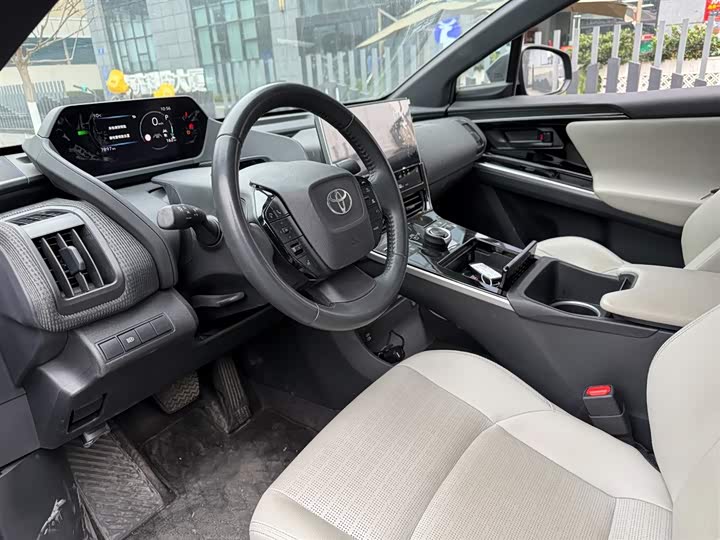 Фото 7 - Toyota bZ4X