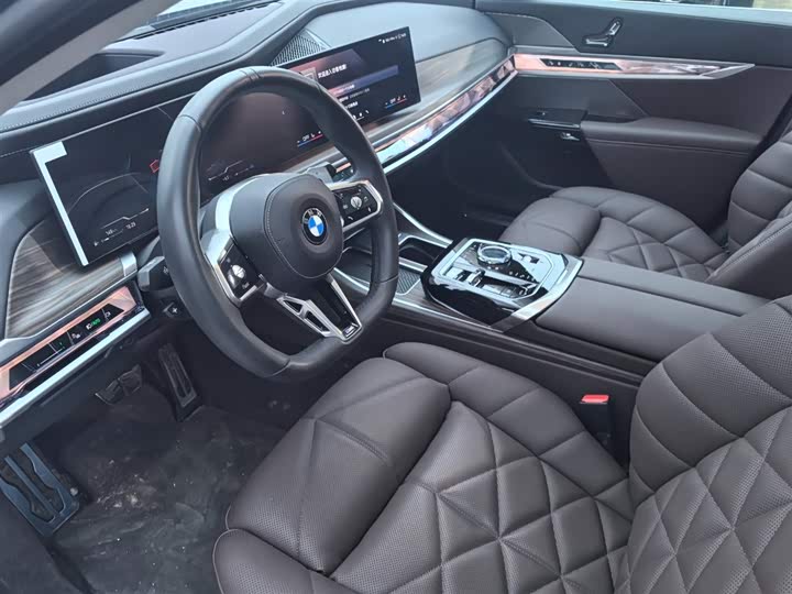 Фото 8 - BMW 7 Series