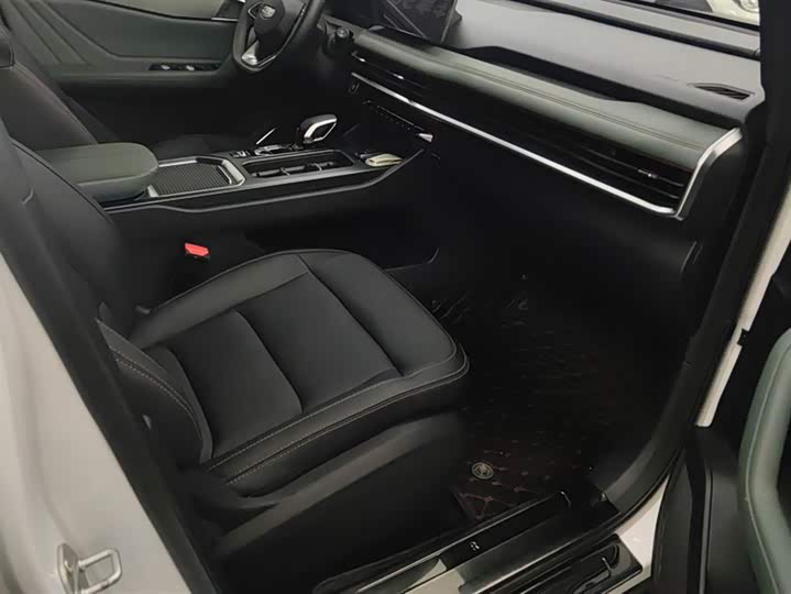 Фото 8 - Geely Okavango L