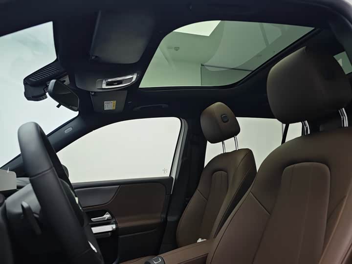 Фото 8 - Mercedes-Benz GLB-Class