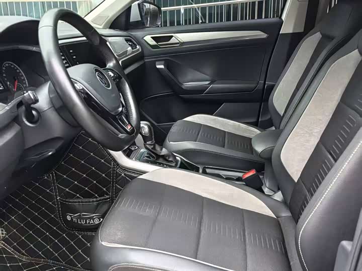 Фото 7 - Volkswagen T-Roc