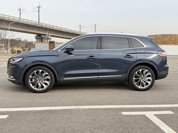 Фото 3 - Lincoln Nautilus