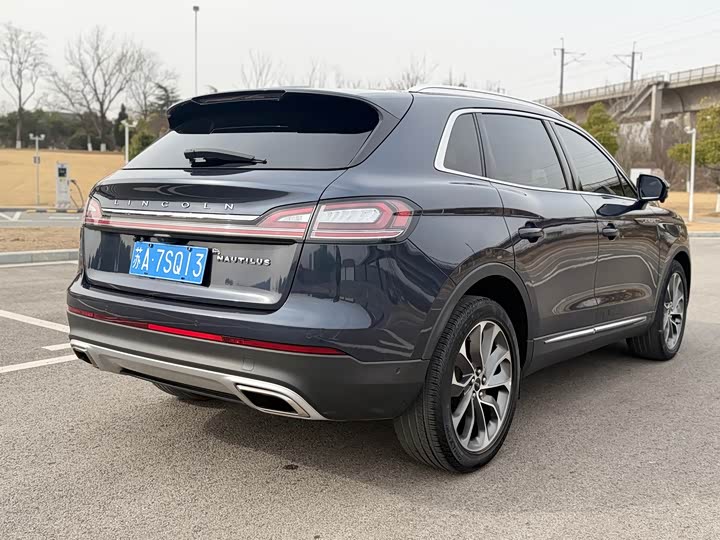 Фото 6 - Lincoln Nautilus