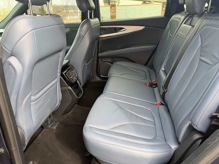 Фото 9 - Lincoln Nautilus