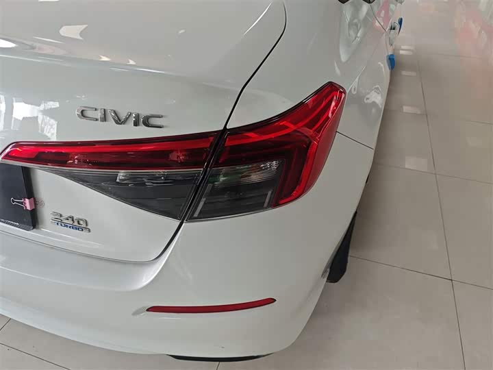 Фото 8 - Honda Civic