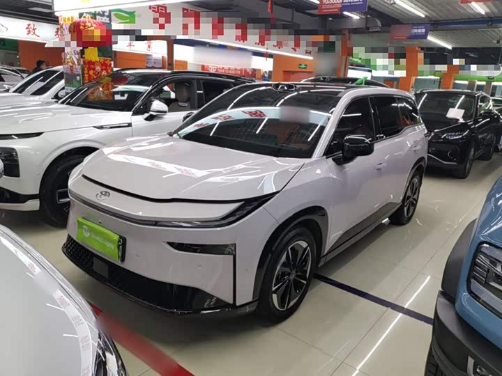 Фото 1 - Toyota bZ3X