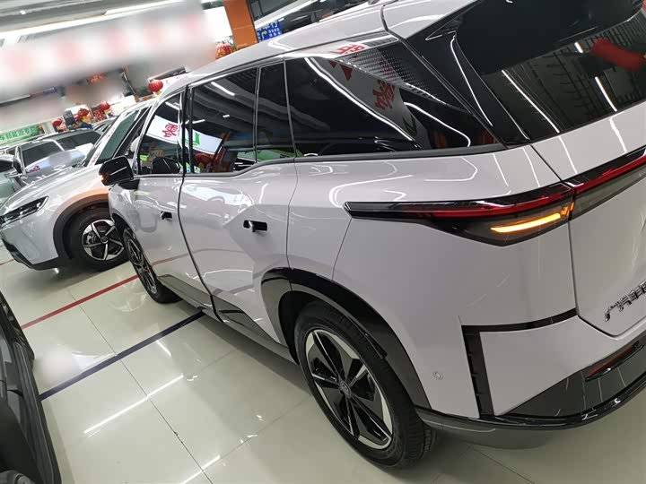 Фото 5 - Toyota bZ3X