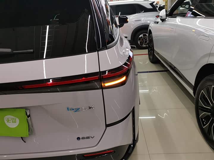 Фото 8 - Toyota bZ3X