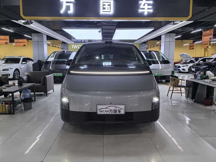 Фото 2 - LiXiang Mega