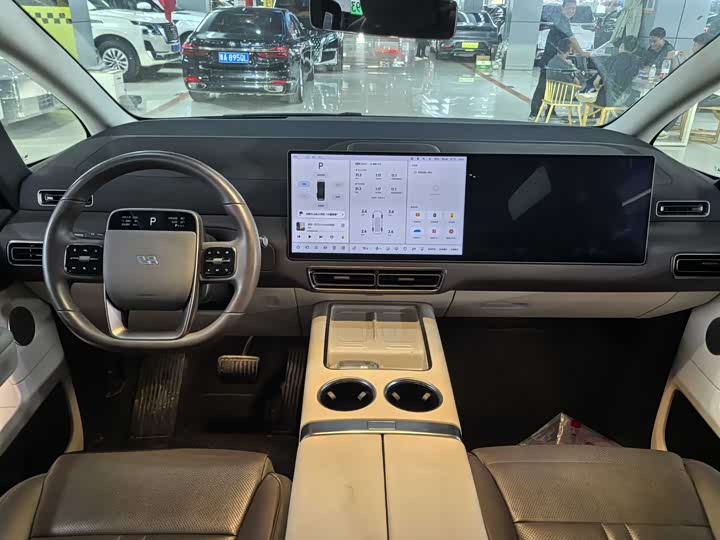 Фото 5 - LiXiang Mega