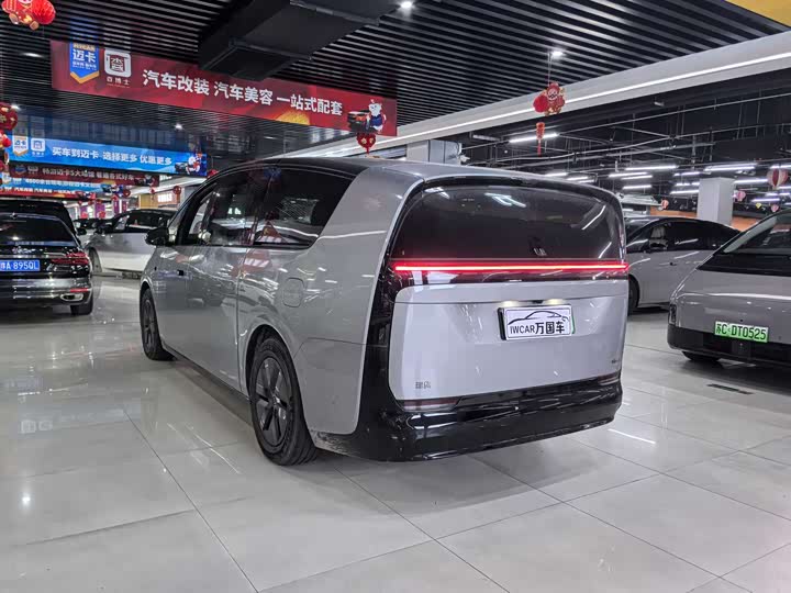 Фото 8 - LiXiang Mega