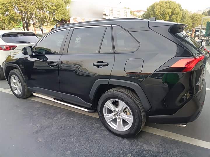 Фото 5 - Toyota RAV4