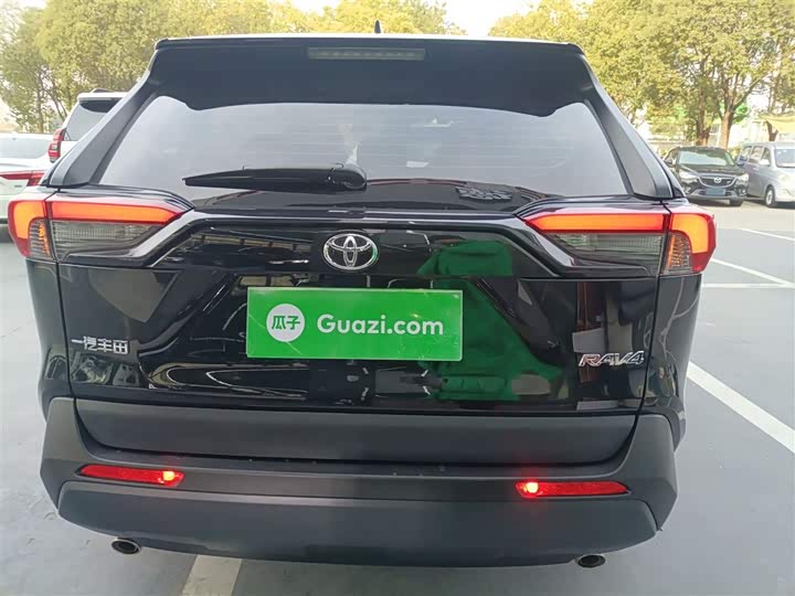 Фото 6 - Toyota RAV4