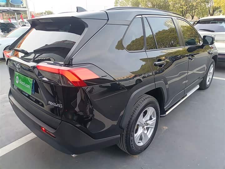 Фото 7 - Toyota RAV4