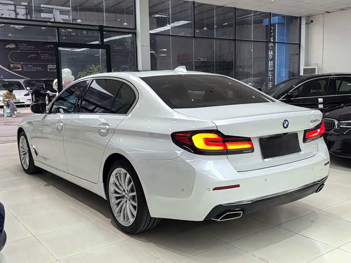 Фото 8 - BMW 5 Series